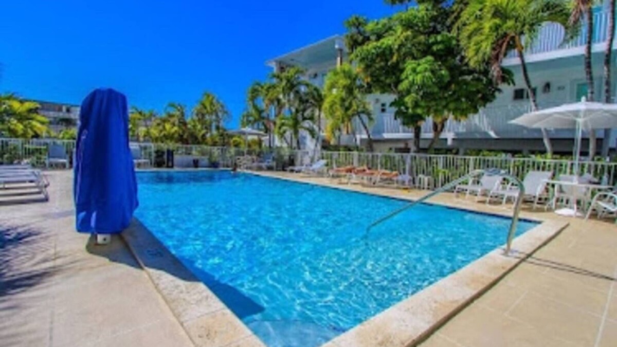 North Beach Hotel | Wonderful apartment/hotel with pool by beach