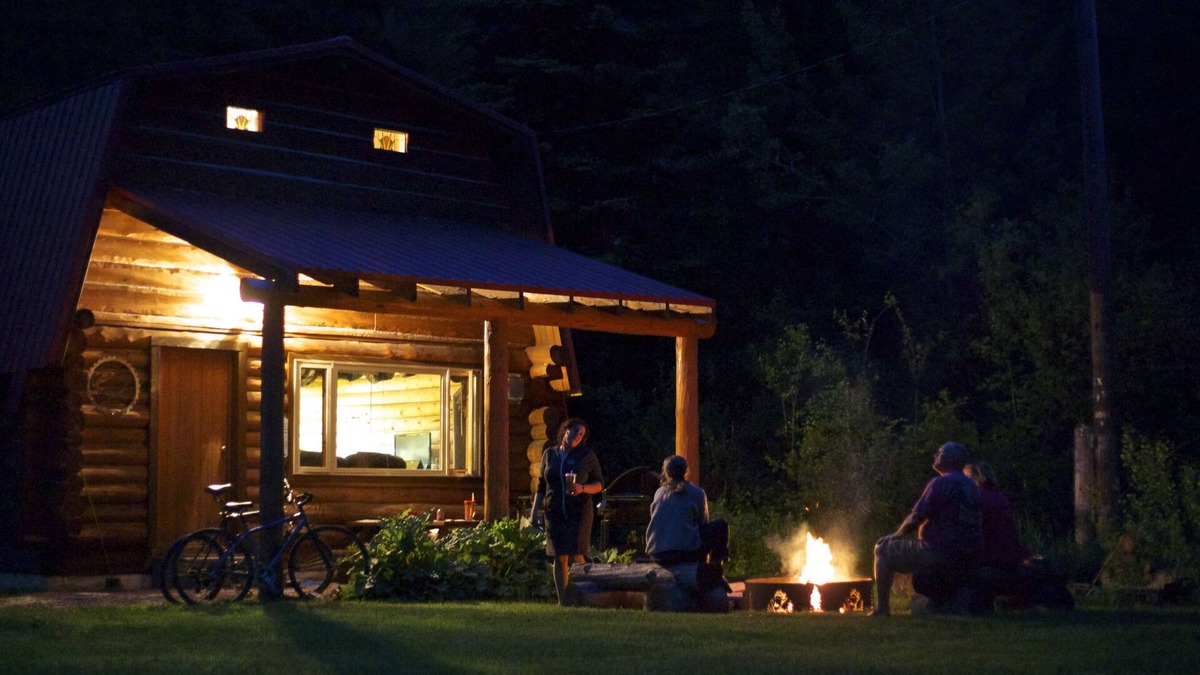 Essex House | Wonderful cabin bordering Glacier National Park and Great Bear Wilderness