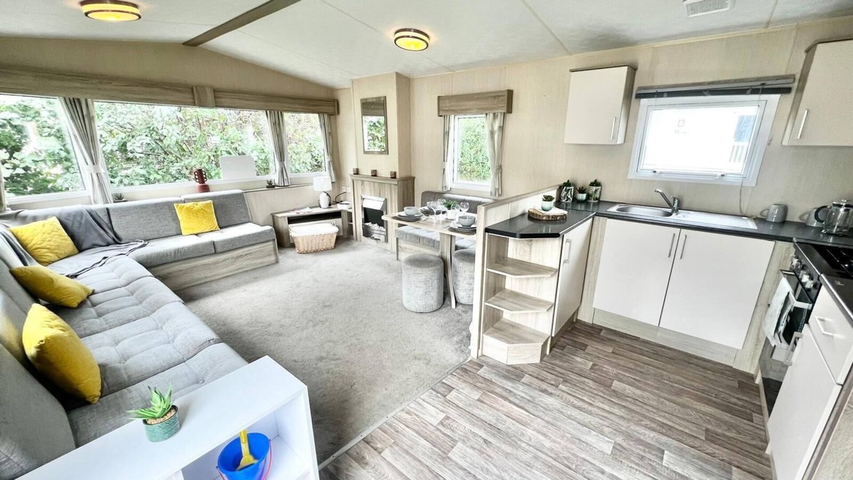 Kessingland House | Wonderful dog-friendly caravan at Kessingland Beach in Suffolk ref 90033BC