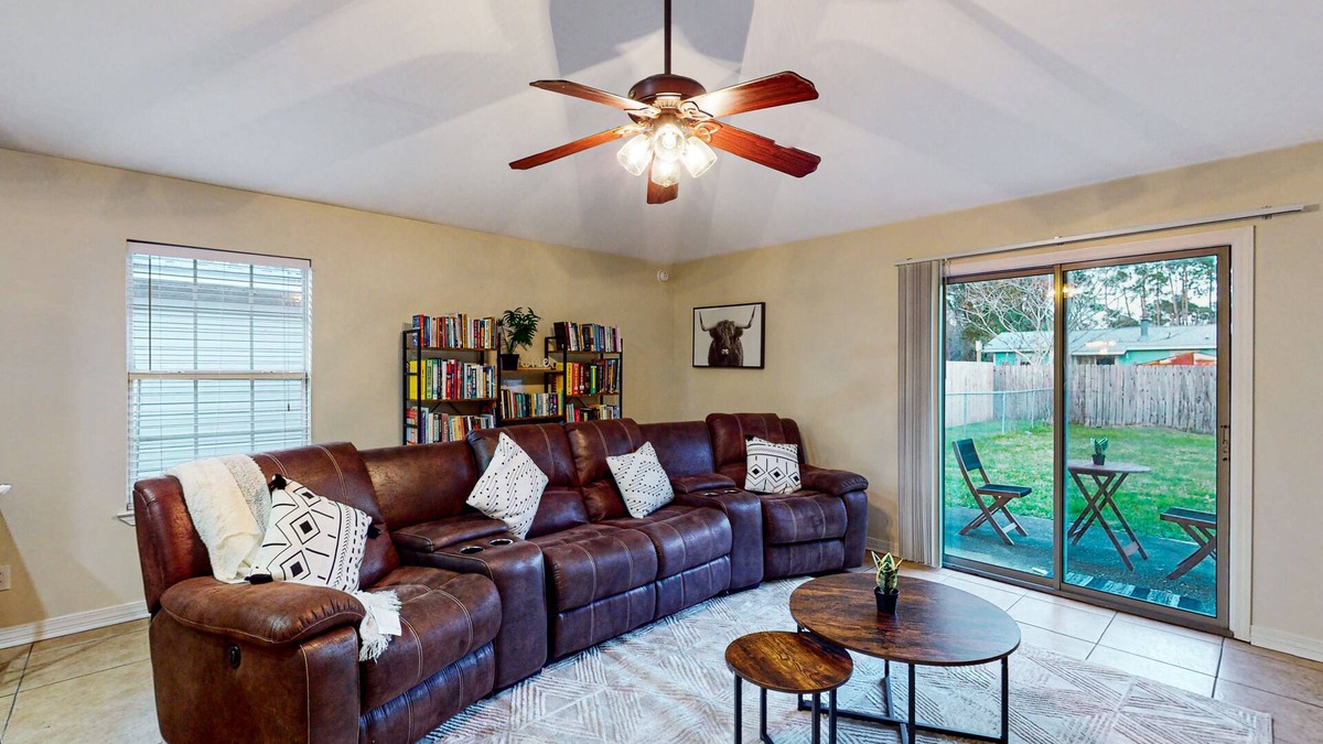 Pensacola House | Wonderful dog-friendly home with washer/dryer, patio, & kitchen - close to beach