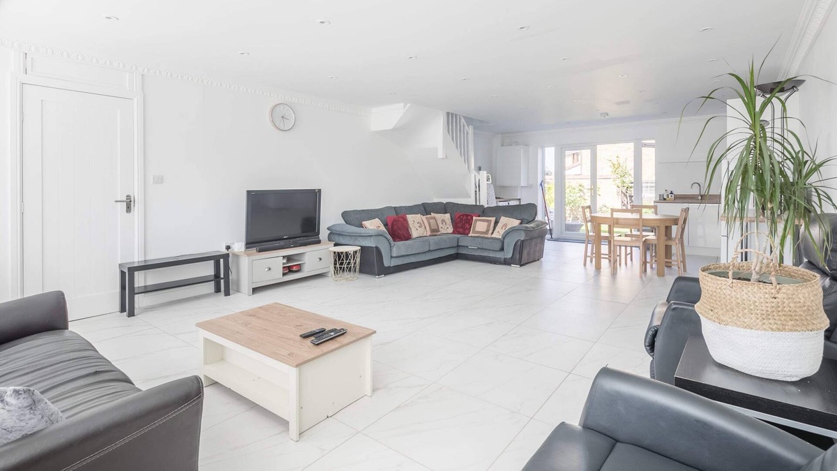 Cherry Hinton House | Wonderful Family Home with Free Parking