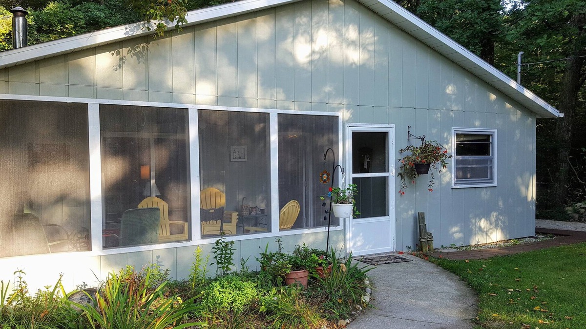 Shelby Cabin | Wonderful family cottage with beautiful, huge, white sand Lake Michigan beach