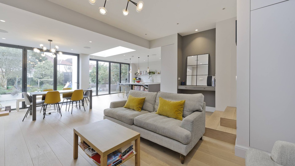 South Twickenham House | Wonderful family home with garden near Twickenham by UnderTheDoormat