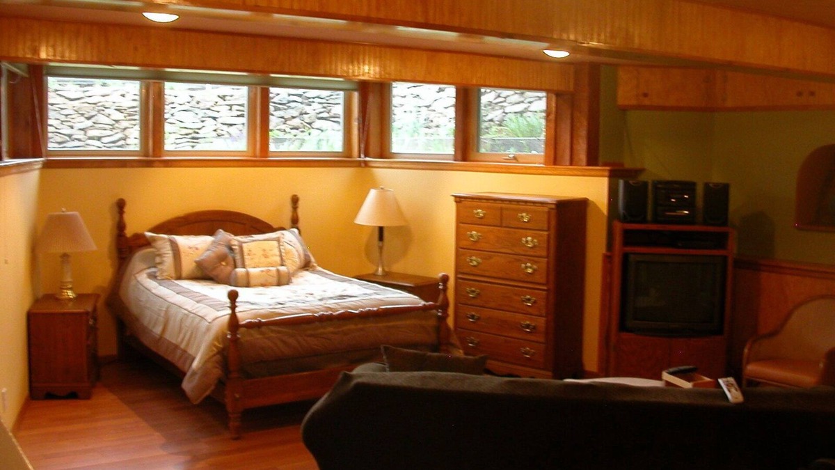 Gold Hill Apartment | Wonderful garden apartment in the town of Gold Hill. Forest trails out backyard.