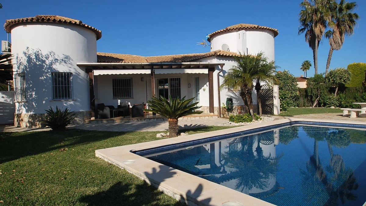 Oliva Villa | Wonderful holiday home nearby the beach and golf court with private pool