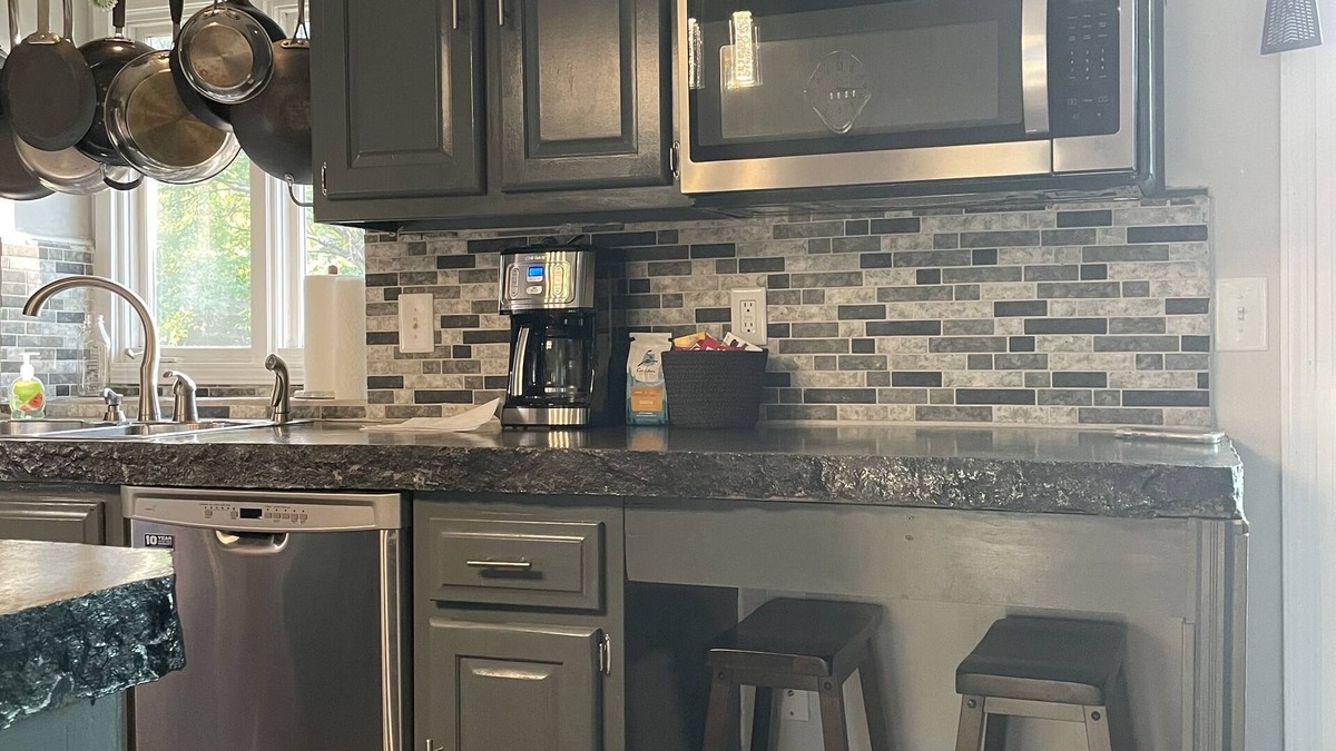 Olathe House | Wonderful home for a family retreat, corporate stay, & traveling professionals.