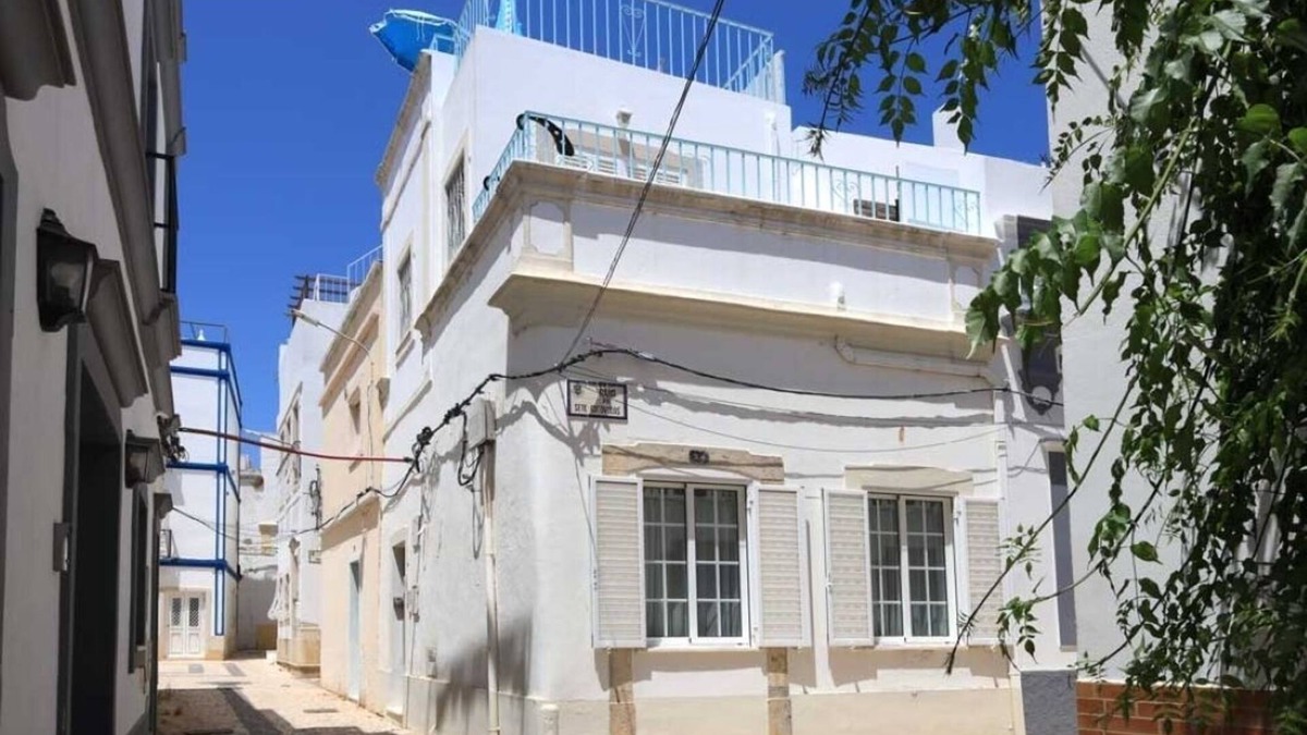 Olhao House | Wonderful house Built To Excellent Standards in the heart of Olhao.