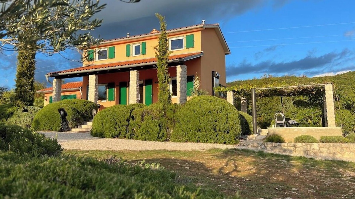 Ripenda Kras Cottage | Wonderful little "Villa Istra" with fantastic garden and heated pool