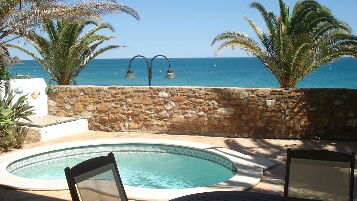 Praia da Luz Apartment | WONDERFUL LOCATION OVERLOOKING THE OCEAN - 3 BED WITH PRIVATE SPLASH POOL