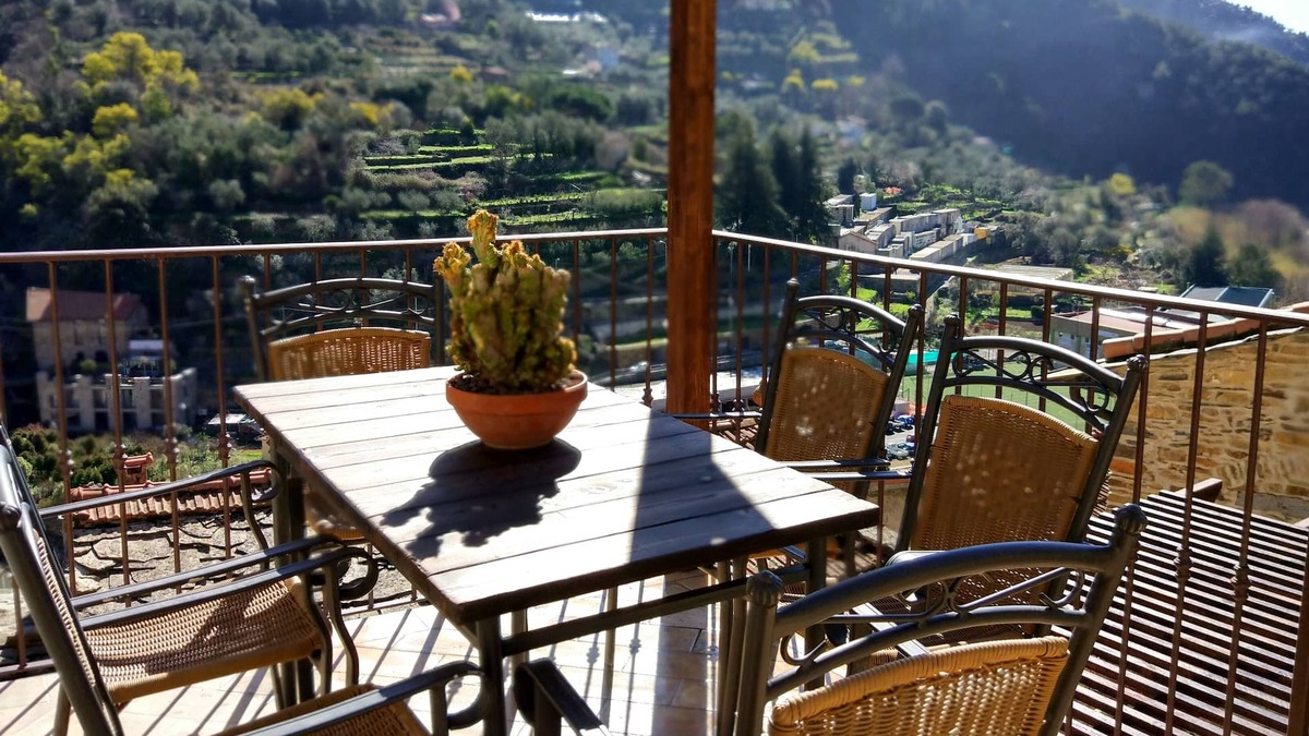 Badalucco House | Wonderful loft in the old luxury castle area, large outdoor spaces