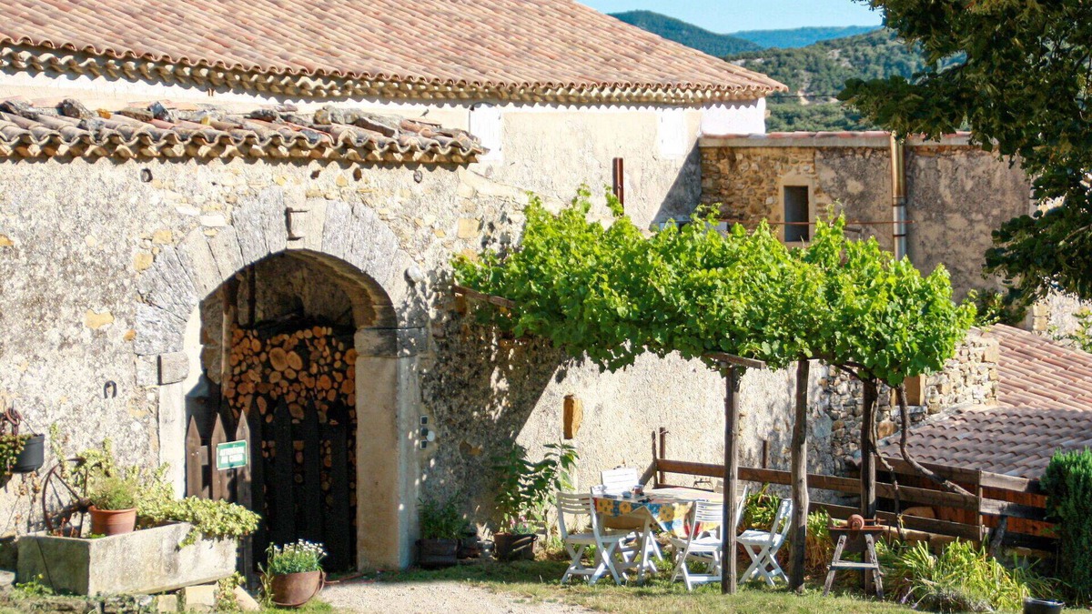 Roche-Saint-Secret Villa | Wonderful private villa for 4 guests with WIFI, TV, pets allowed and panoramic view