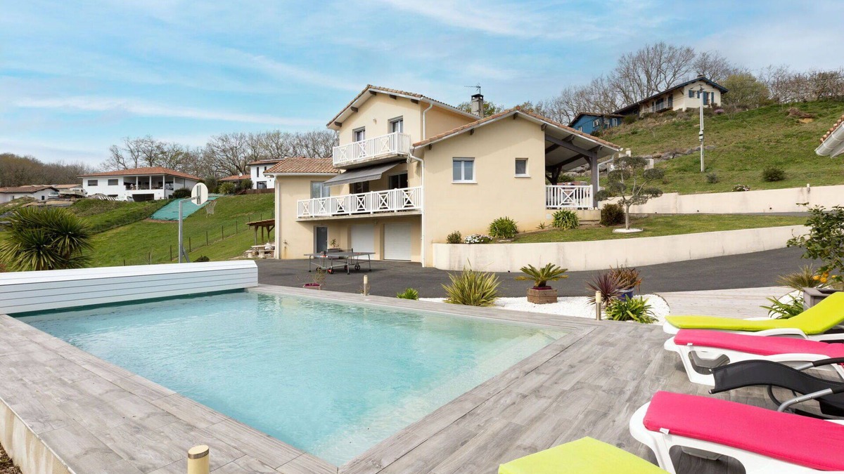 Saint-Martin-de-Seignanx House | Wonderful private villa for 8 guests with WIFI, pool, A/C, TV and terrace