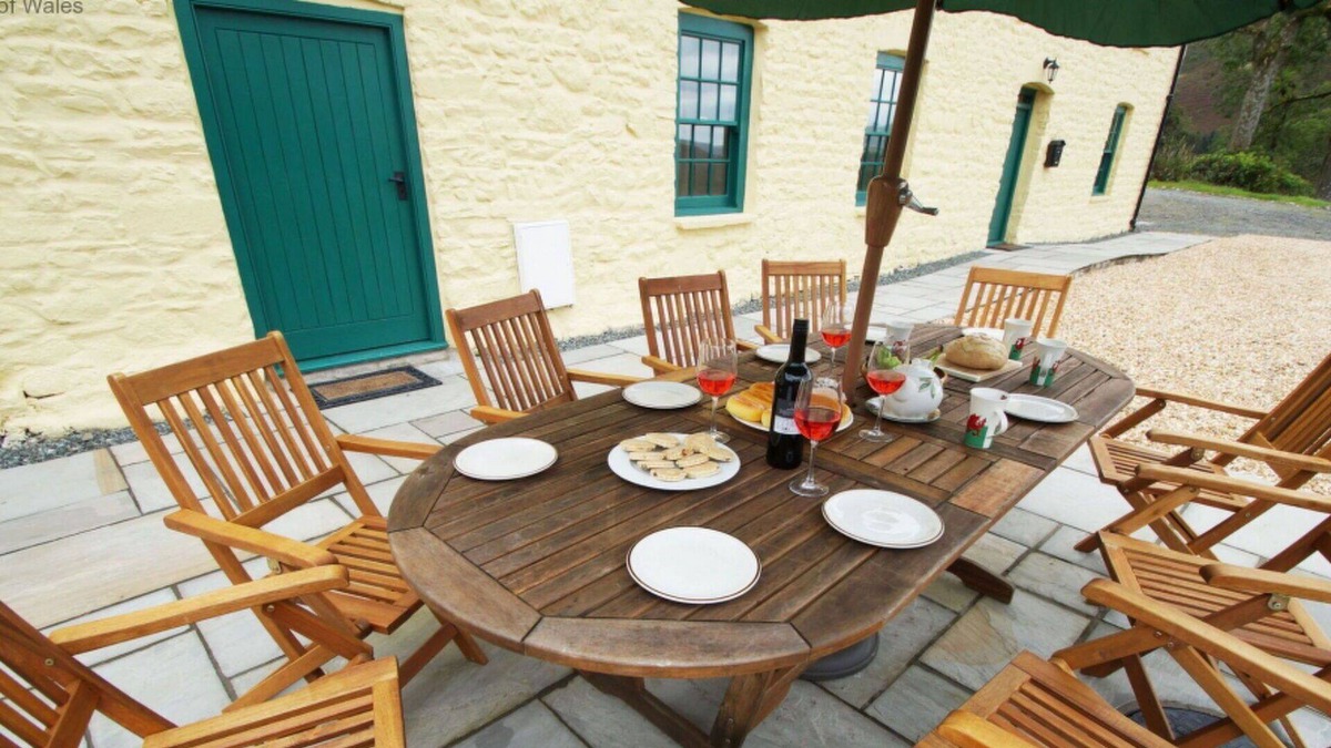 Llanwrtyd Wells Villa | Wonderful private villa for 11 guests with WIFI, TV, patio, panoramic view and parking