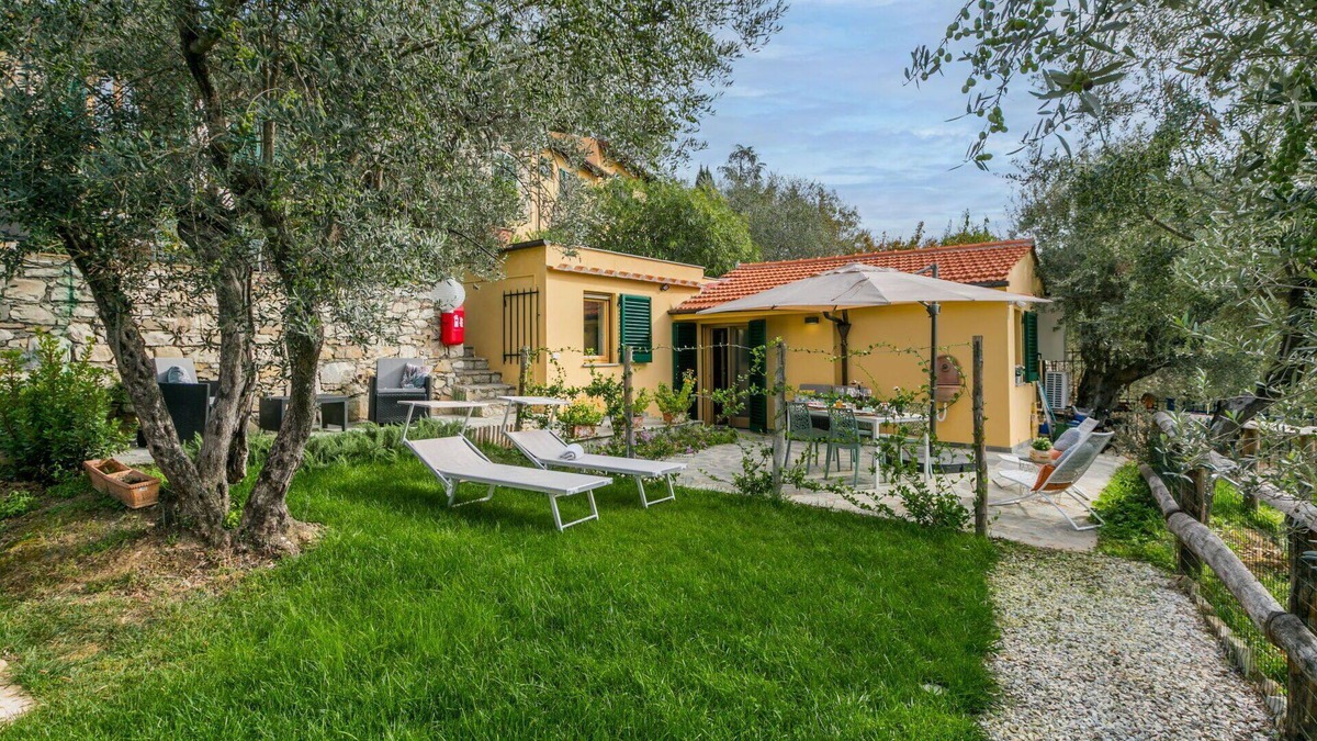 Sesto Fiorentino House | Wonderful private villa for 4 guests with WIFI, pool, A/C, TV and panoramic view