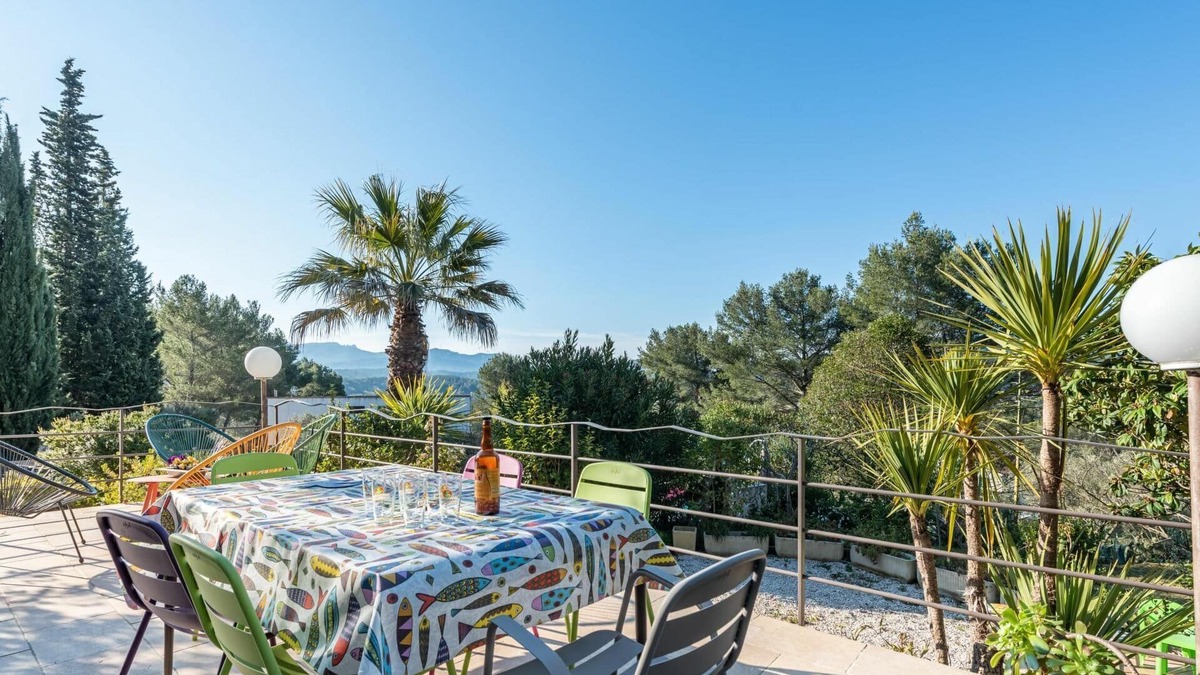 La Bouilladisse House | Wonderful private villa for 6 people with WIFI, private pool, TV, terrace and parking