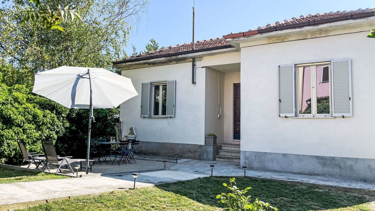 Castel Rocchero House | Wonderful private villa for 4 guests with WIFI, terrace and panoramic view
