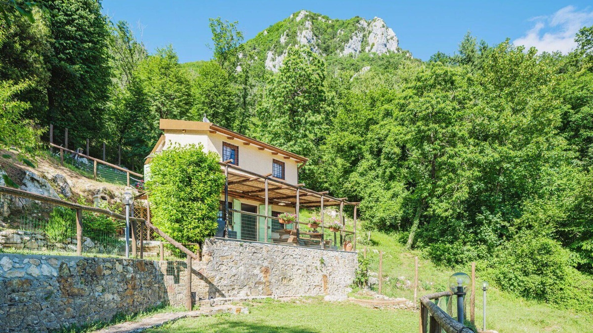 Stazzema House | Wonderful private villa for 4 people with WIFI, TV, terrace and pets allowed