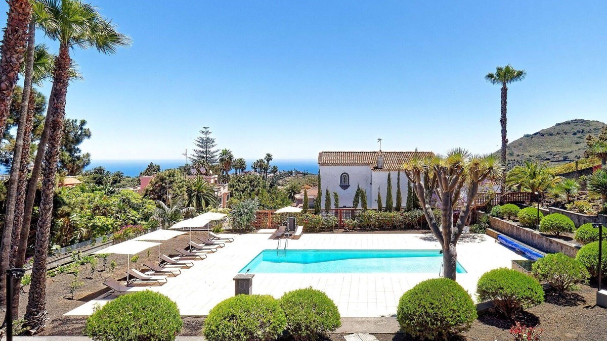 Tafira House | Wonderful private villa for 10 guests with private pool, A/C, WIFI, TV, patio and pets allowed