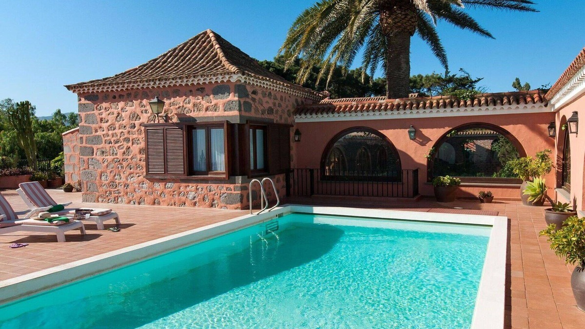 Santa Brigida House | Wonderful private villa for 10 people with private pool and TV
