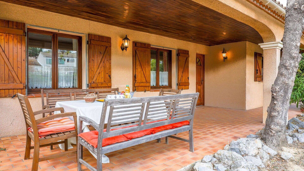 Salles-d'Aude House | Wonderful private villa for 10 people with WIFI, TV, terrace and pets allowed