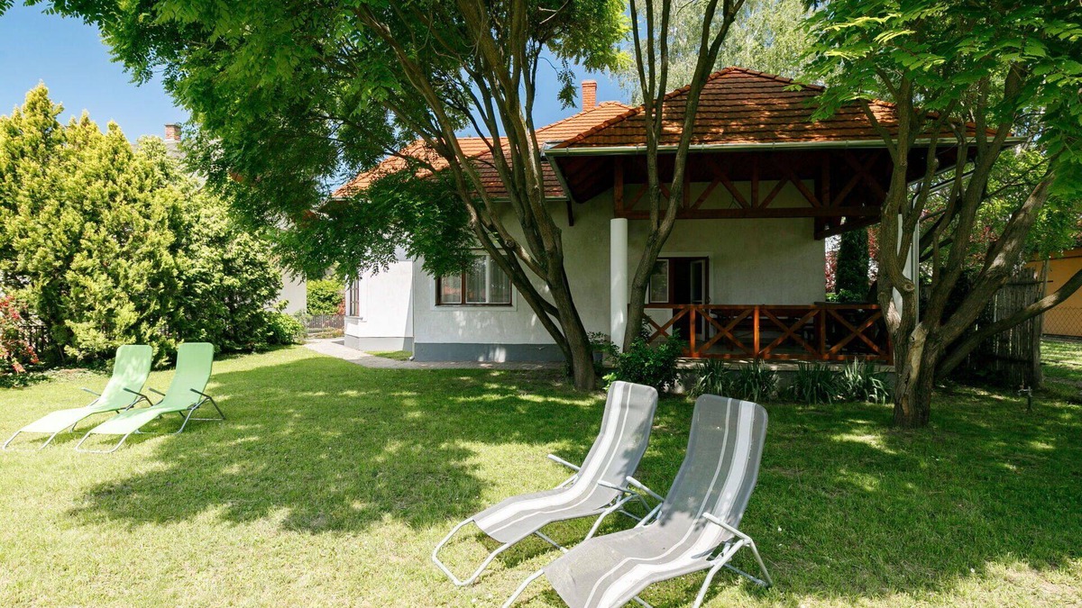 Balatonboglar House | Wonderful private villa for 12 people with A/C, WIFI, TV, patio and pets allowed