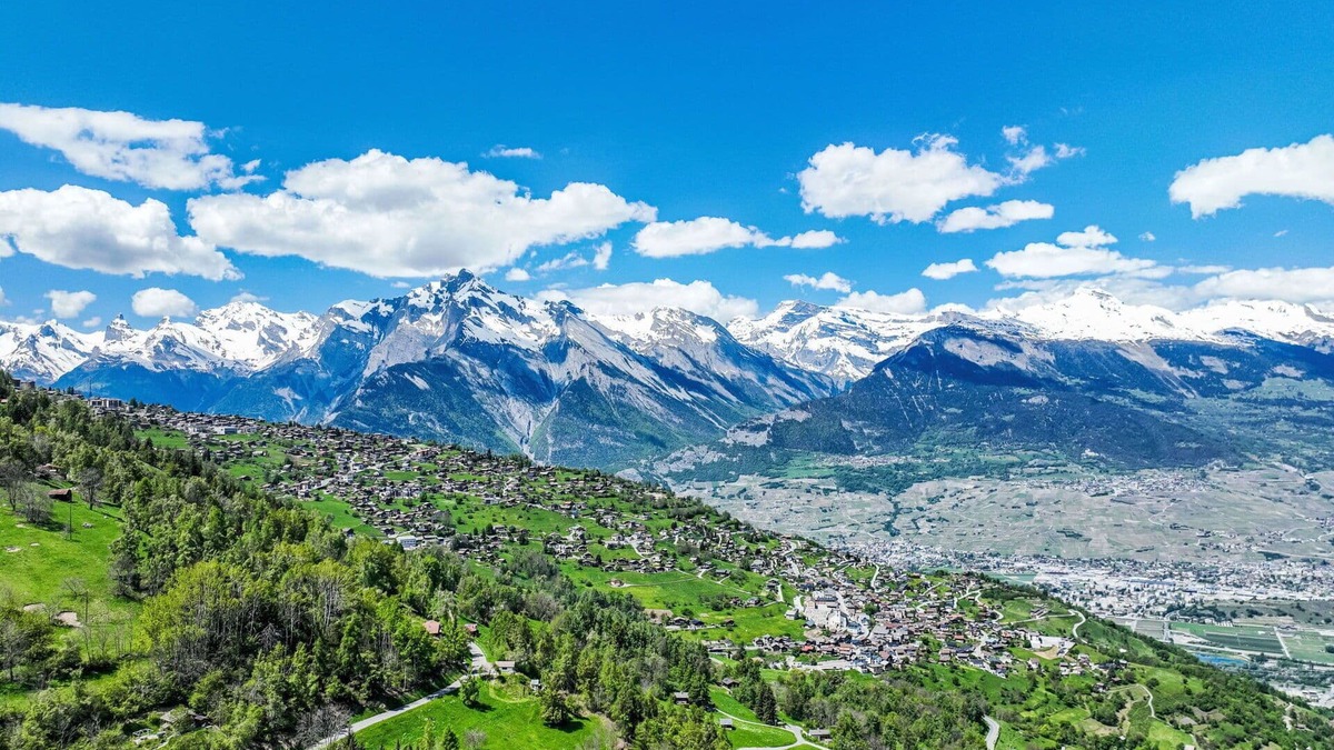 Nendaz House | Wonderful private villa for 8 guests with WIFI, TV and terrace