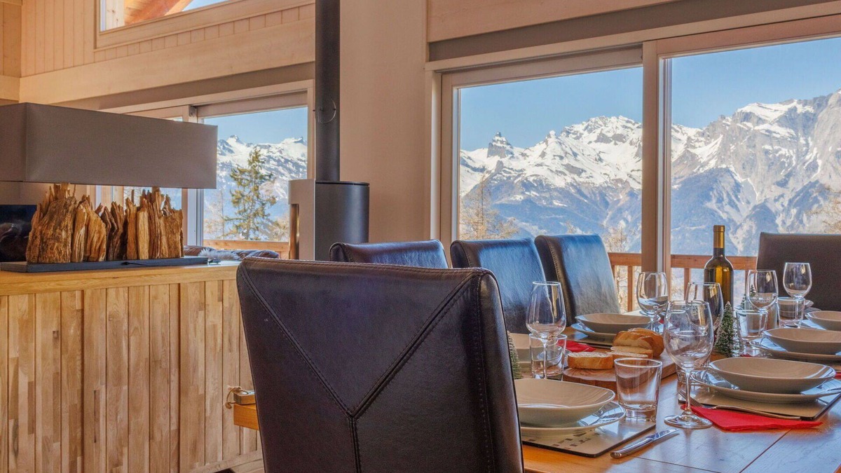 Saint-Pierre-de-Clages House | Wonderful private villa for 8 people with hot tub, WIFI, TV and terrace