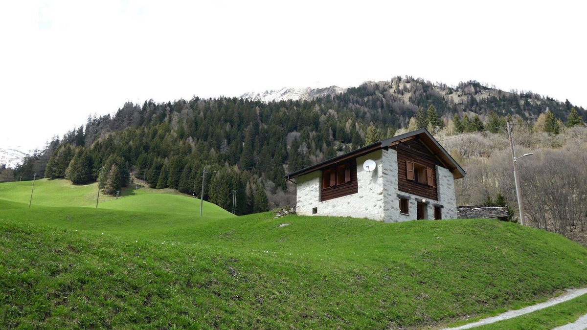 Blenio House | Wonderful private villa for 4 guests with WIFI, TV, pets allowed and panoramic view