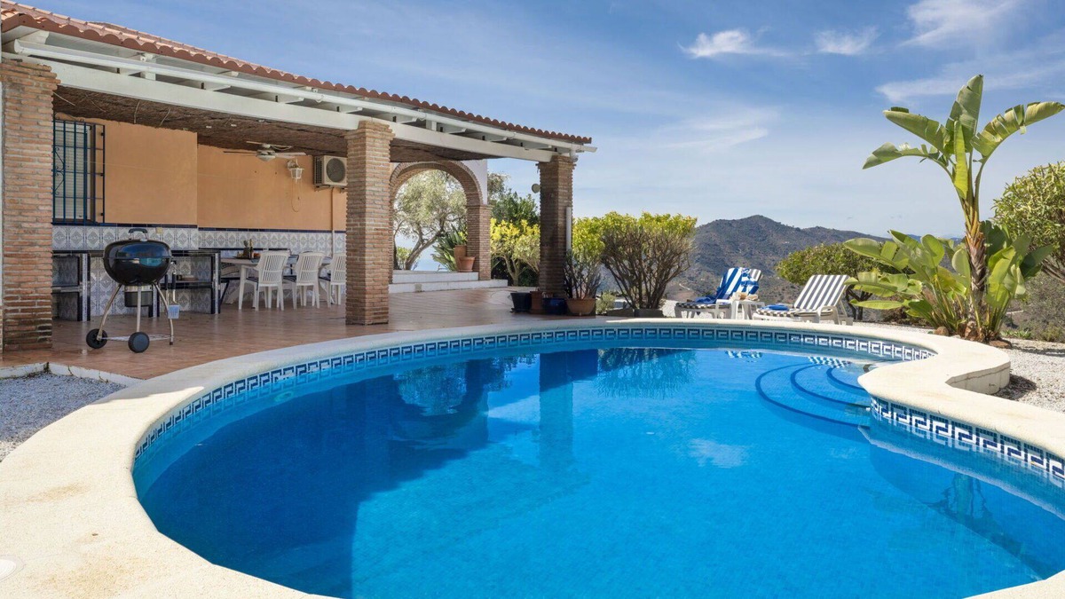 Archez Villa | Wonderful private villa for 6 people with WIFI, A/C, private pool, TV and parking