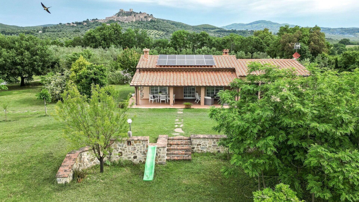 Roccastrada House | Wonderful private villa for 6 guests with A/C, WIFI, TV, patio, pets allowed and panoramic view