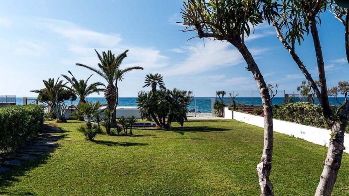 Torregrotta Villa | Wonderful private villa for 5 people with WIFI, hot tub, A/C, TV, terrace and panoramic view