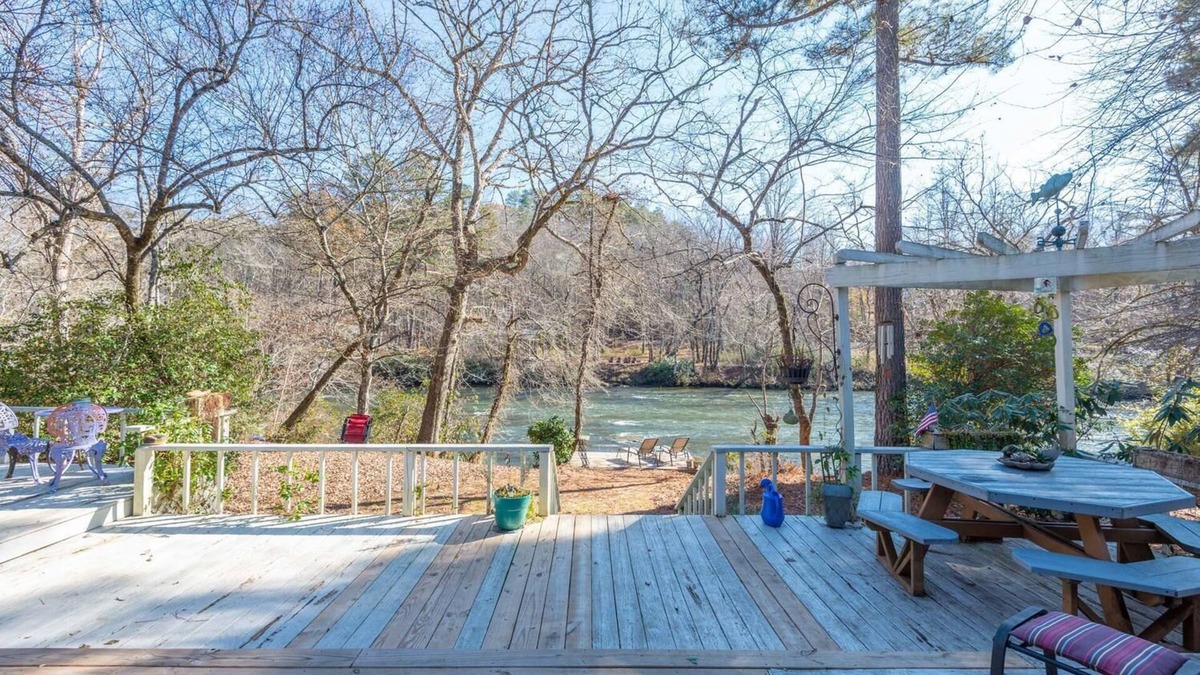 Mineral Bluff Cottage | Wonderful Private Serene and Secluded Cottage with River frontage