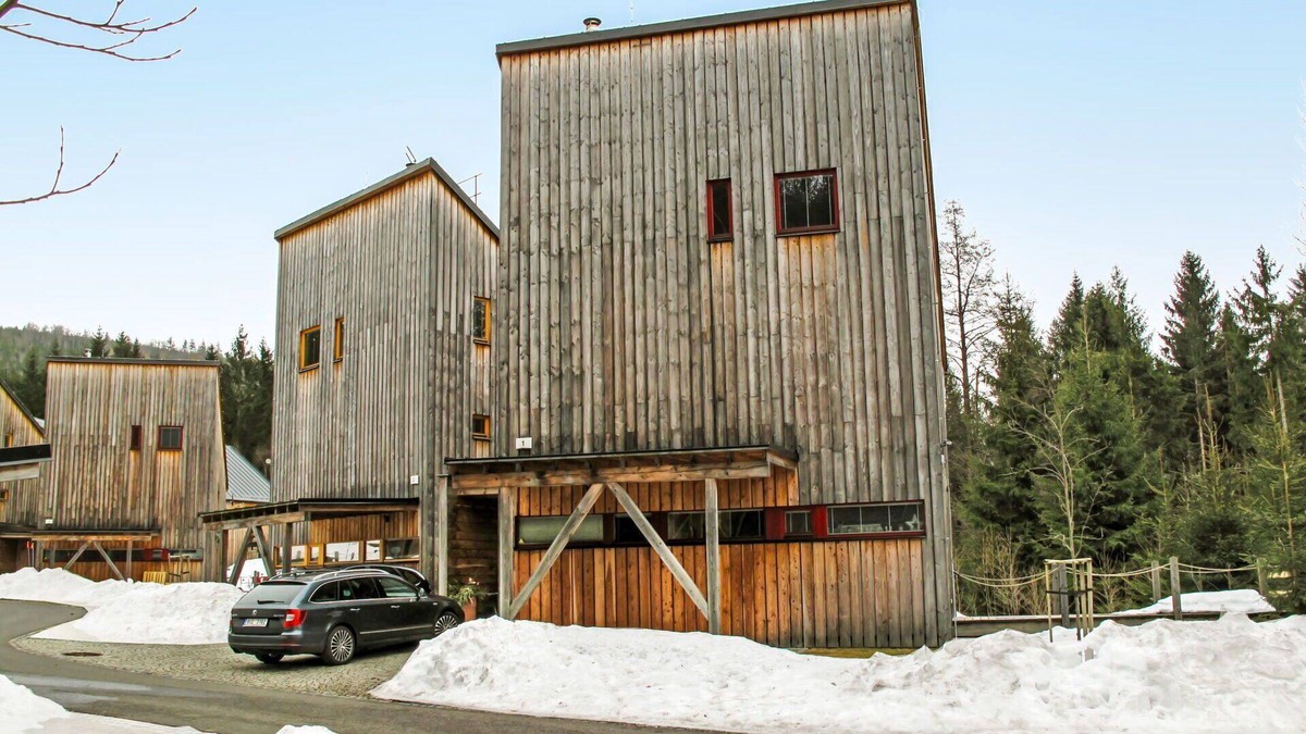 Harrachov House | Wonderful private villa with WIFI, TV, terrace, pets allowed, panoramic view and parking