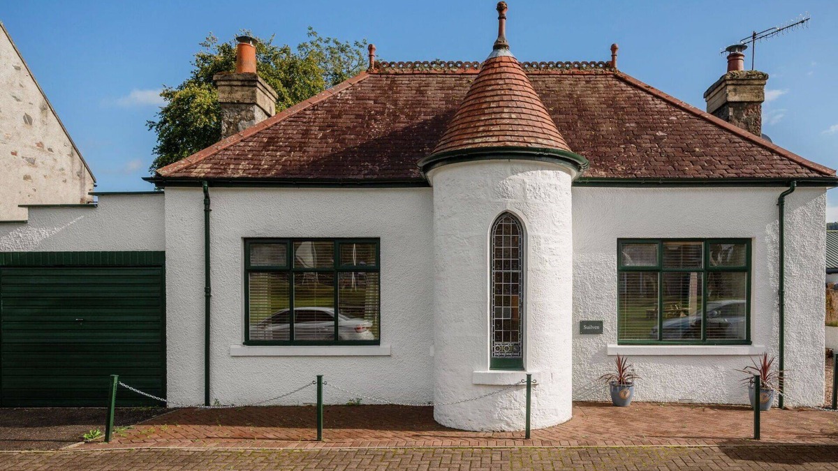 Drumnadrochit Villa | Wonderful private villa for 2 guests with WIFI, TV and patio