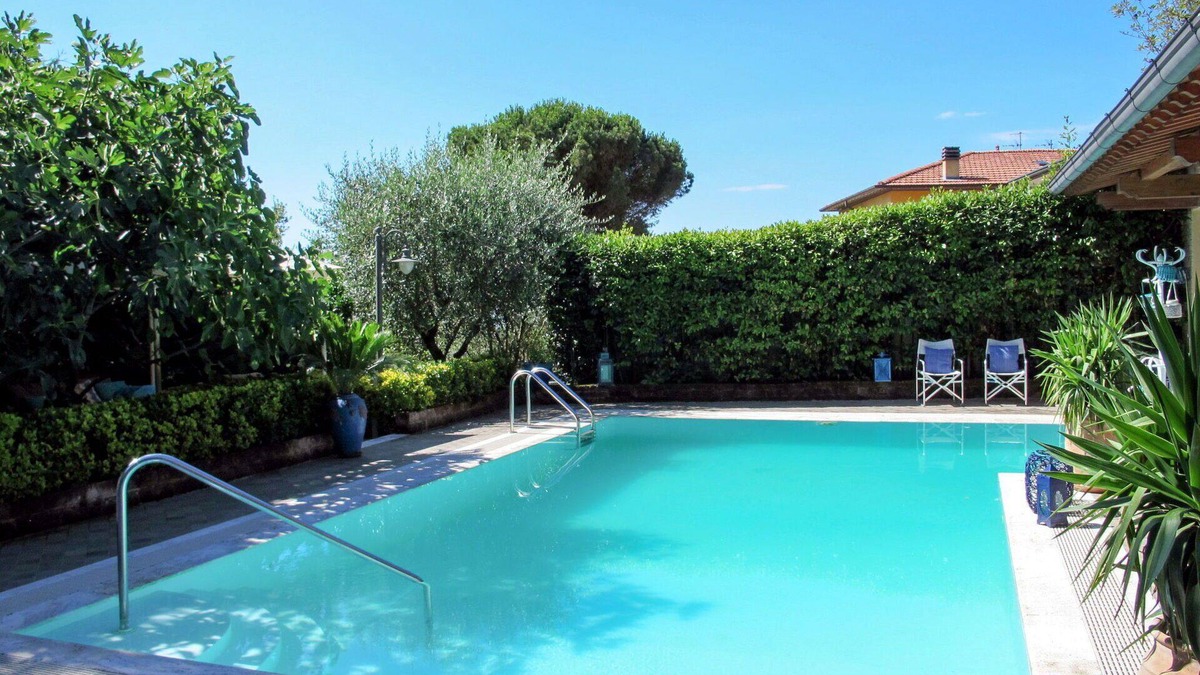 Corsanico Villa | Wonderful private villa for 9 people with A/C, WIFI, private pool, TV, patio and pets allowed