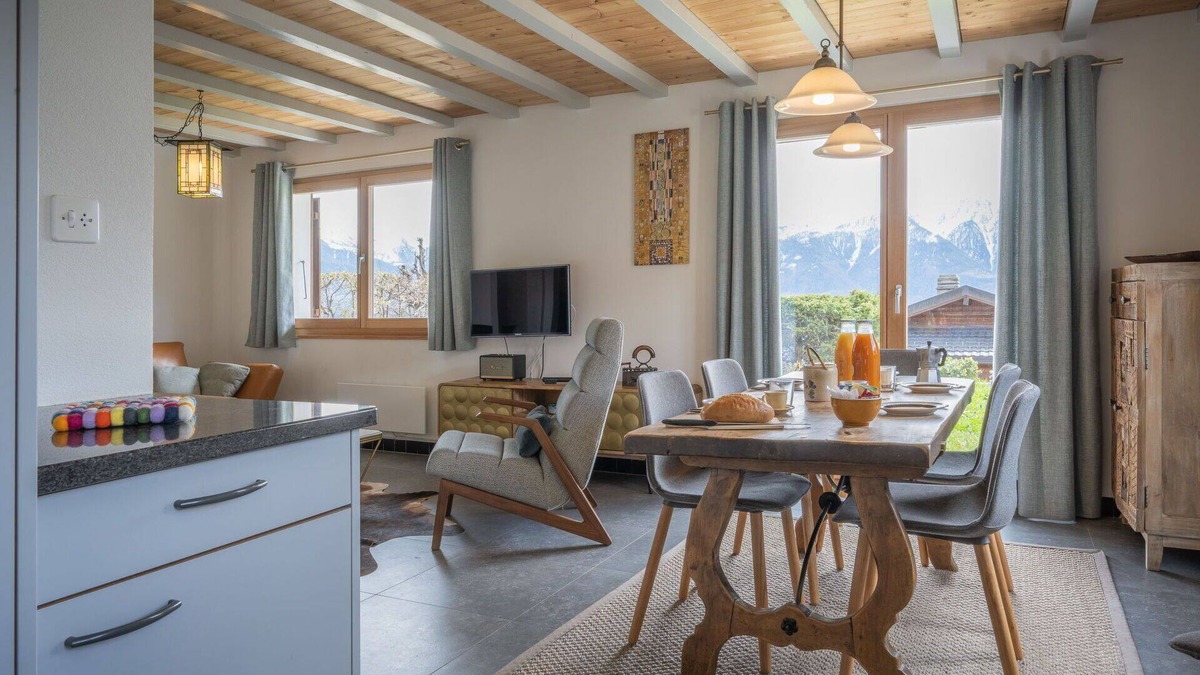 Chamoson House | Wonderful private villa for 5 people with hot tub, WIFI, TV, terrace and pets allowed