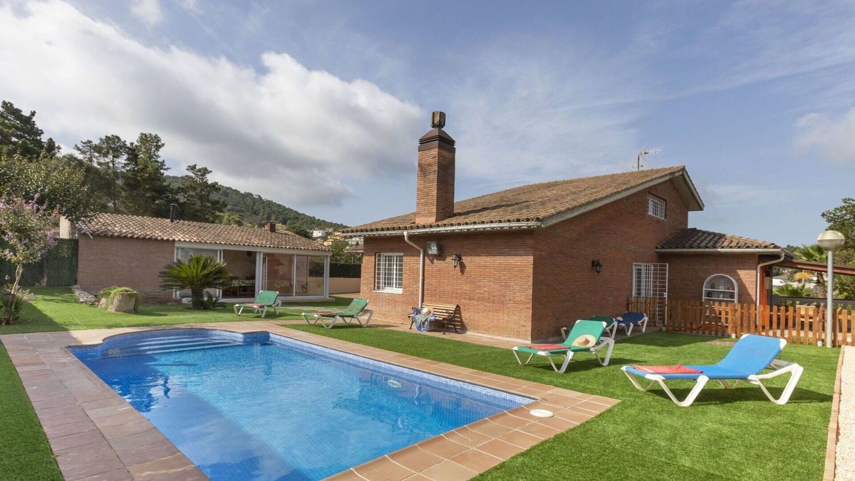 Mont Barbat House | Wonderful private villa for 14 guests with WIFI, private pool, TV, terrace and parking