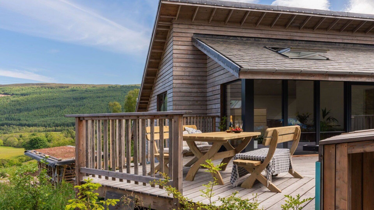 Glen Urquhart Villa | Wonderful private villa for 8 people with WIFI, TV, terrace and panoramic view