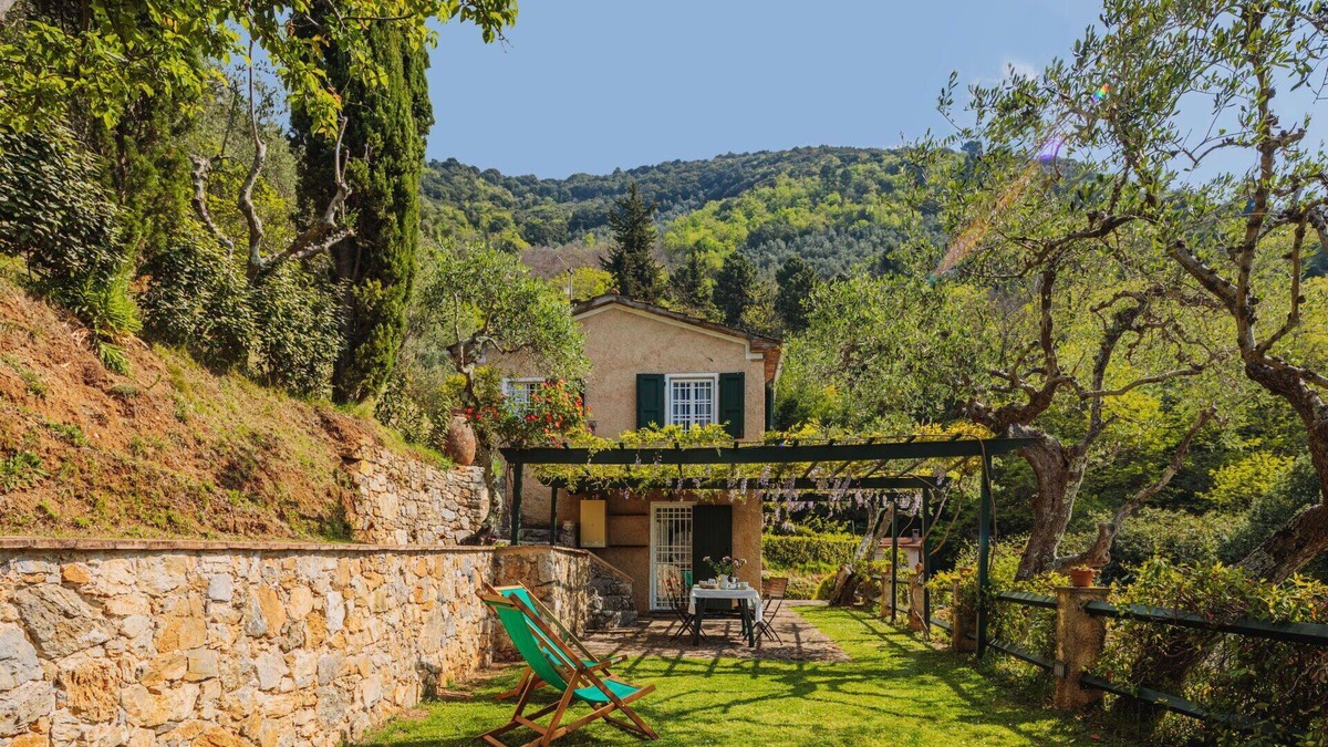 Camaiore House | Wonderful private villa for 4 guests with WIFI, TV, terrace, pets allowed and panoramic view