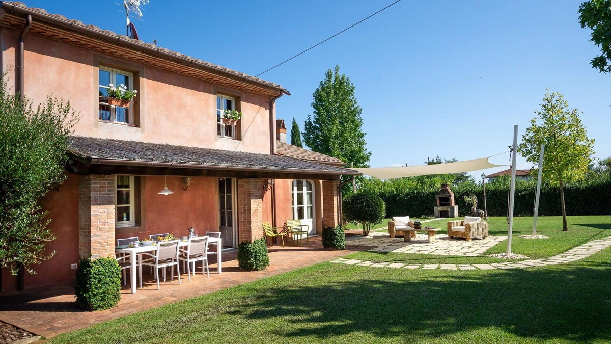 Castelvecchio Villa | Wonderful private villa for 6 guests with private pool, A/C, WIFI, TV and veranda, close to Lucca