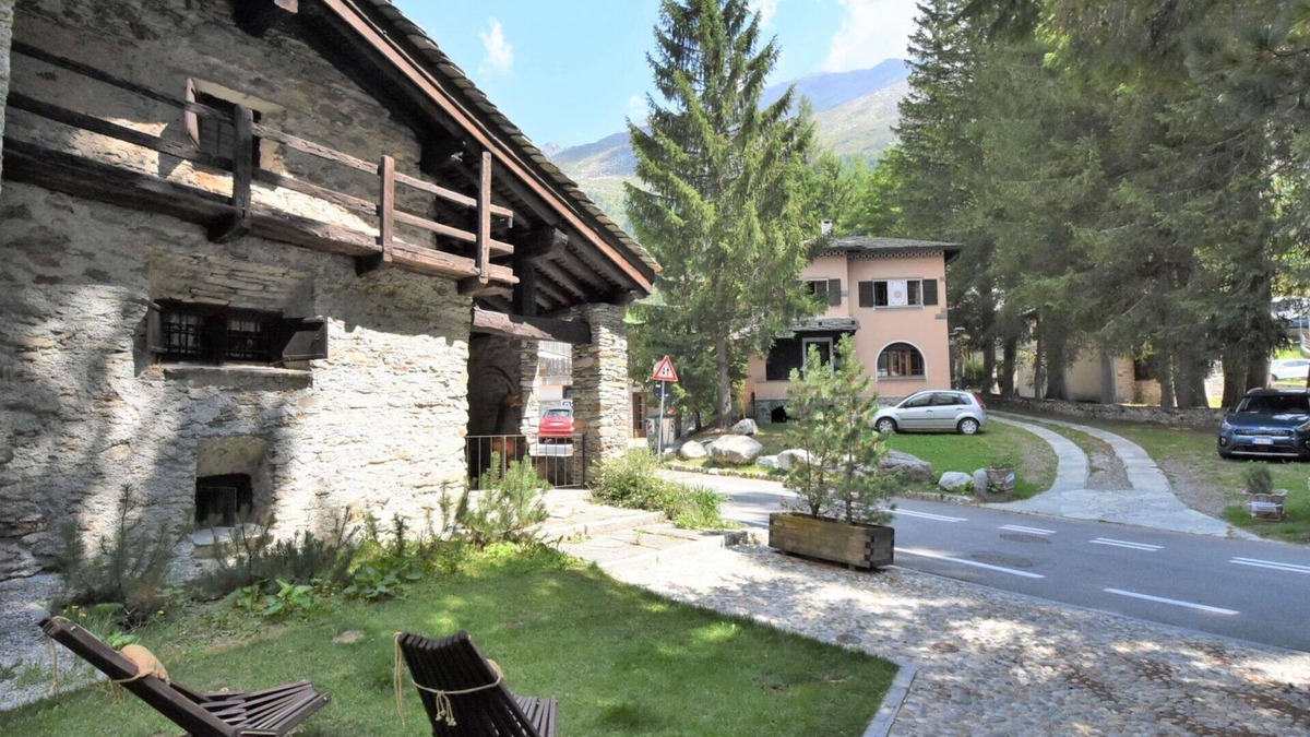 Madesimo House | Wonderful private villa for 8 people with hot tub, WIFI, TV, terrace and pets allowed