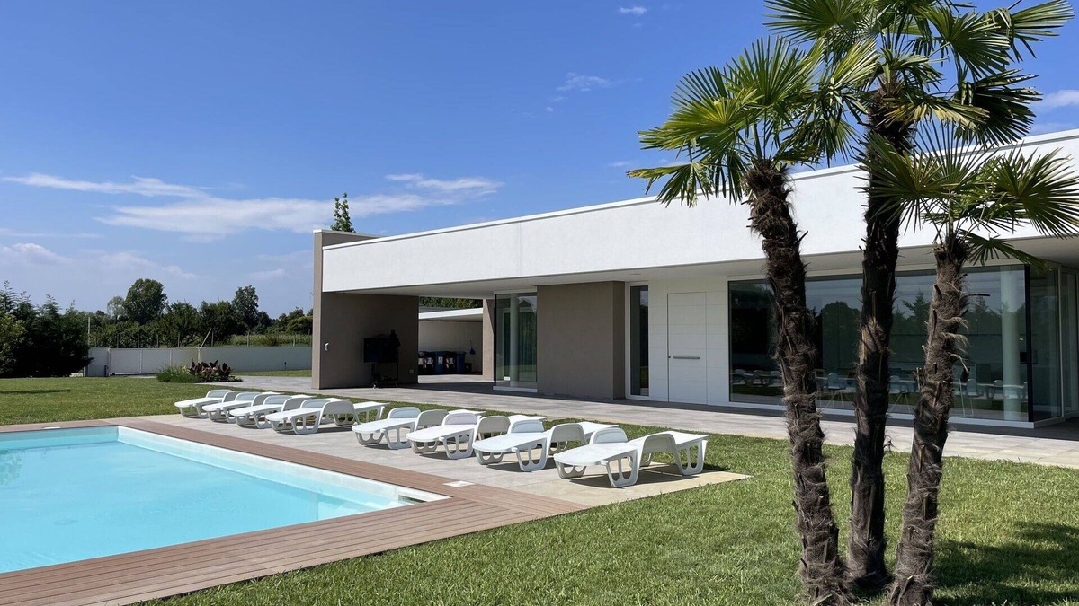 Trambacche di Veggiano Villa | Wonderful private villa for 8 guests with A/C, private pool, WIFI and veranda, close to Padua