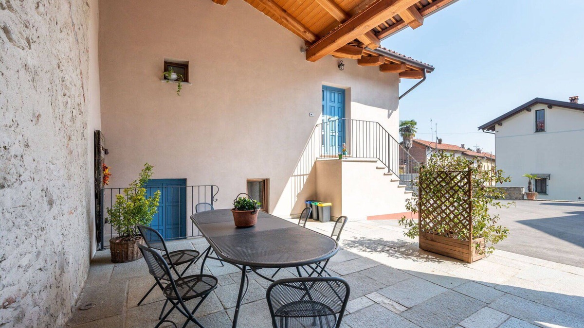 Verzuolo House | Wonderful private villa for 4 guests with WIFI, TV and patio