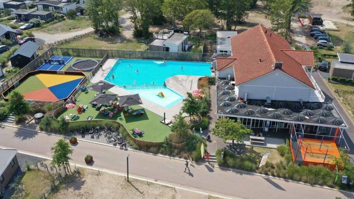 Nunspeet House | Wonderful private villa for 4 guests with pool, WIFI, TV and terrace