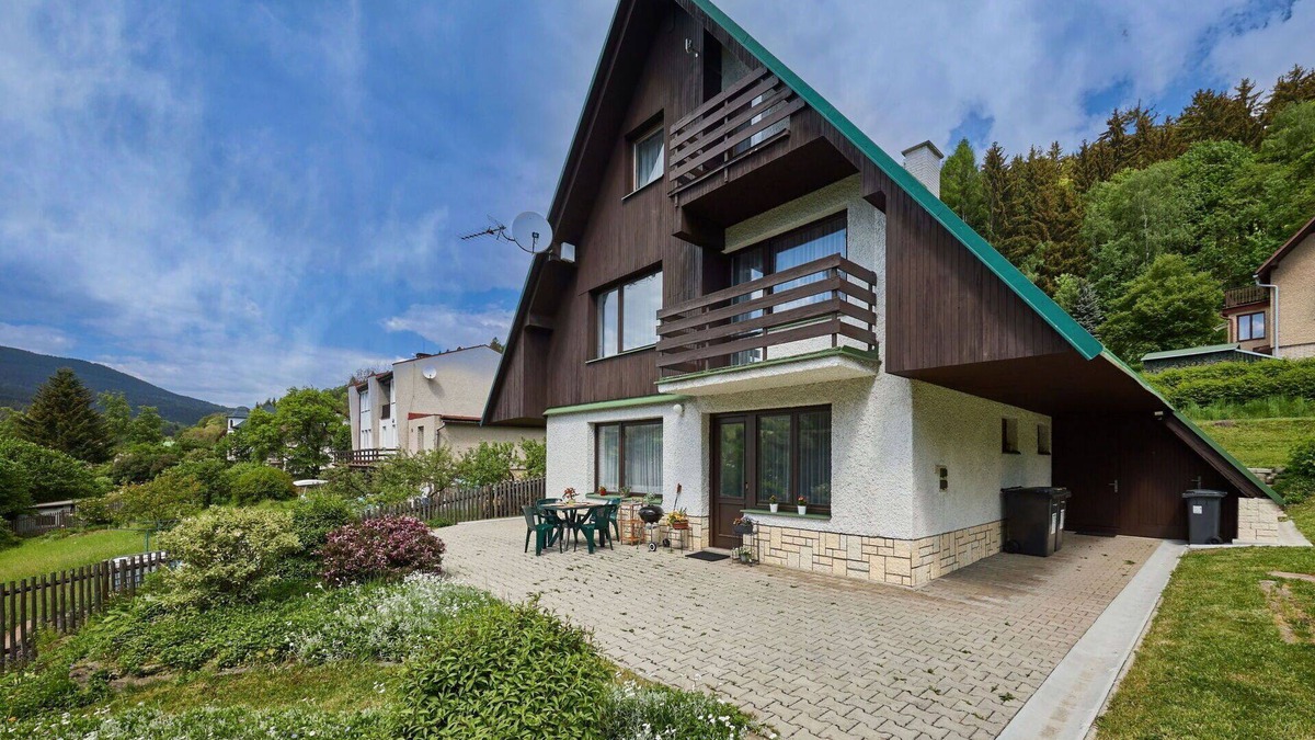 Svoboda nad Upou Villa | Wonderful private villa for 15 people with WIFI, TV, patio and pets allowed