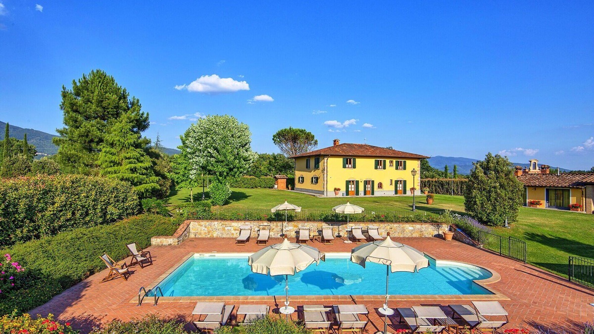 Porrena Villa | Wonderful private villa with WIFI, private pool, TV, patio, pets allowed, panoramic view and par.