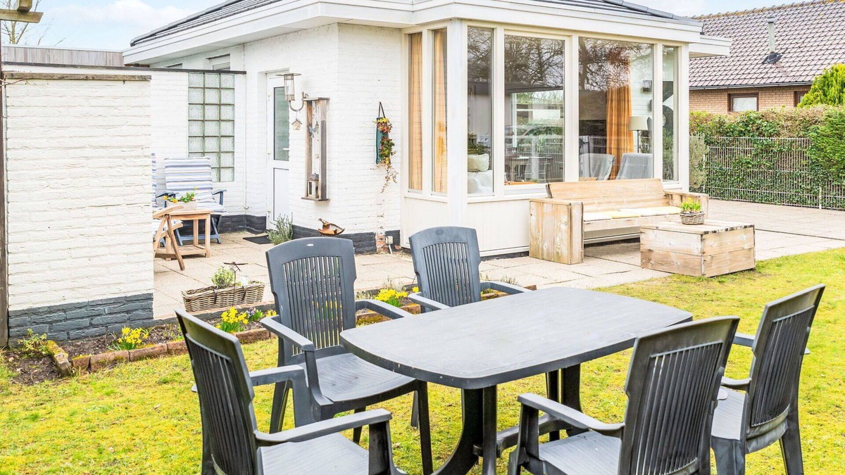Renesse House | Wonderful private villa for 6 guests with WIFI, TV and patio