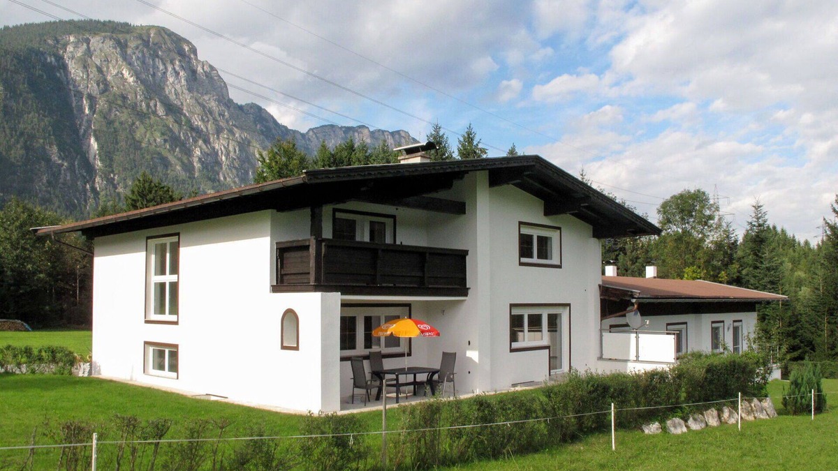 Angerberg House | Wonderful private villa for 10 people with TV, terrace and pets allowed