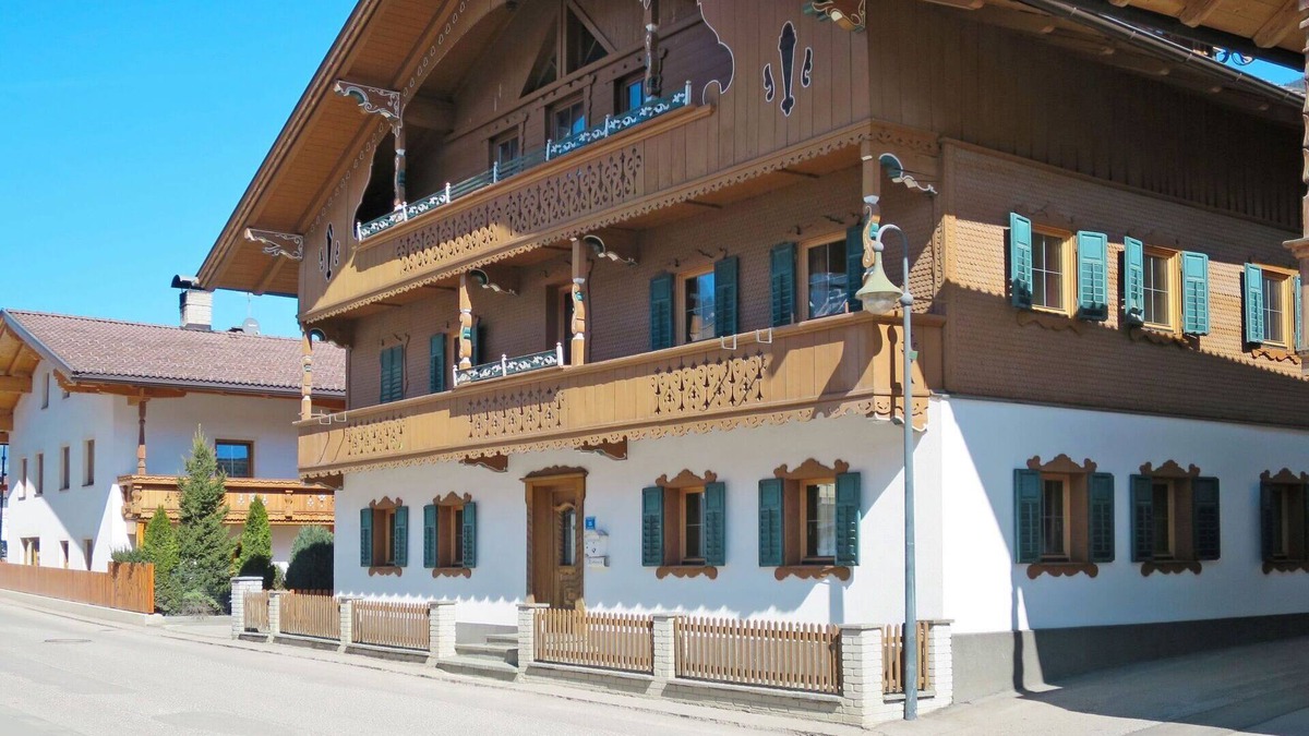Finsing House | Wonderful private villa for 15 people with WIFI, TV, patio and parking