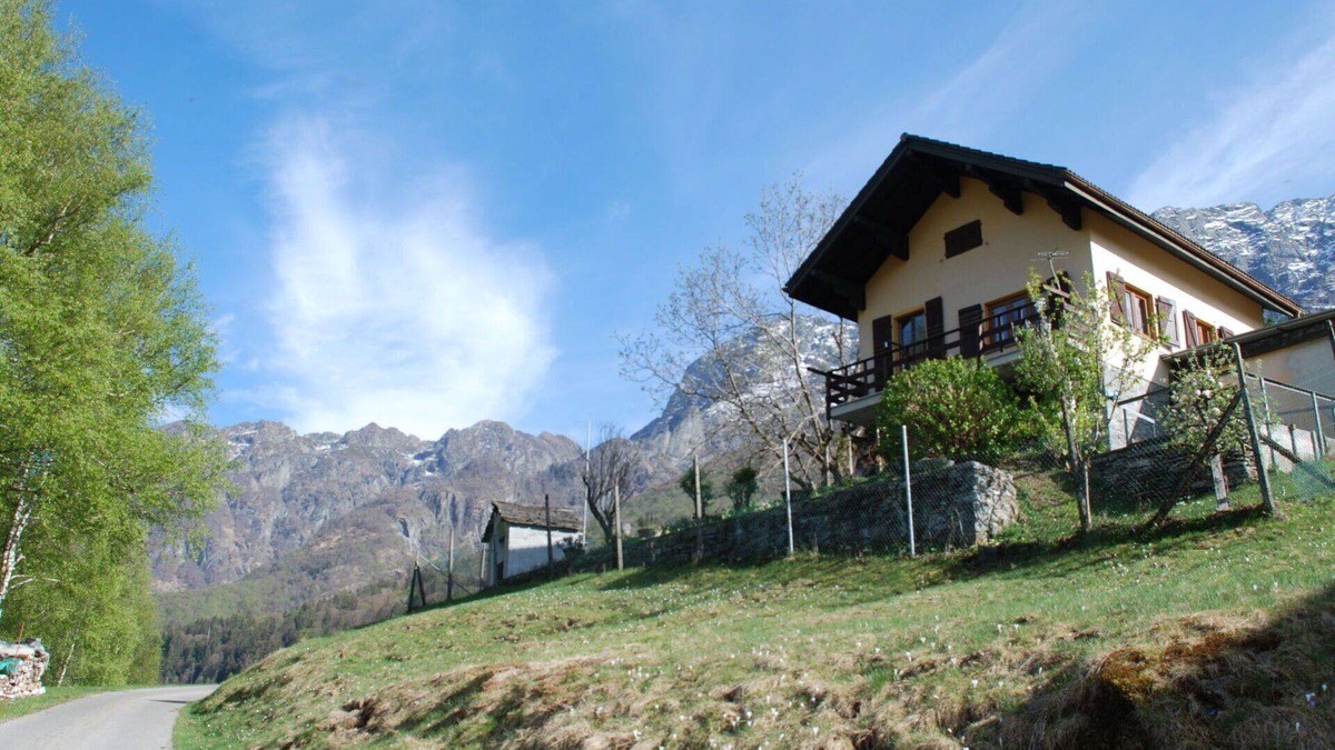 Camedo House | Wonderful private villa for 4 people with TV, patio, pets allowed and panoramic view